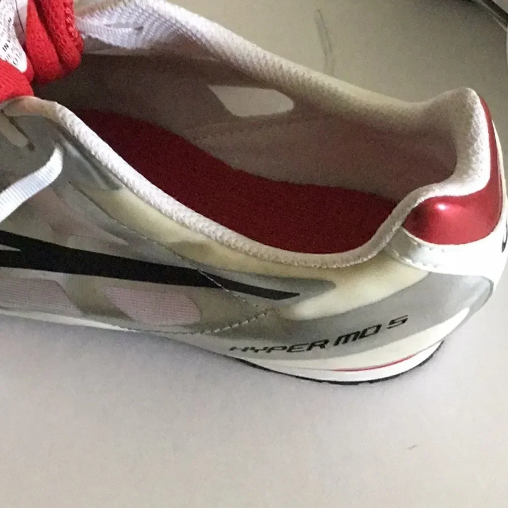 ASICS track shoes in size 8 1/2 NEW HYPER MD 5